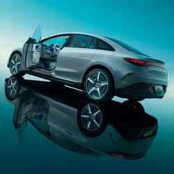 2023 croisières électriques pures des berlines 292hp de Mercedes EQE 350 s'étendent 752KM 180km/H