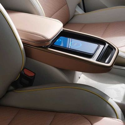 Voiture électrique de luxe électrique Van des berlines 450km de la géométrie M6 de Geely