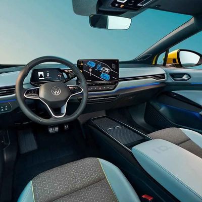 Dans l'automobile courante EV SUV Volkswagen ID4 X automatique garant 600 portée en km pour la famille