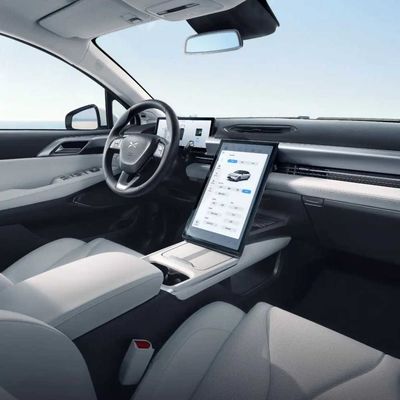 Voiture électrique de berline de chaîne des véhicules 420km de Xiaopeng P5 New Energy pour l'adulte