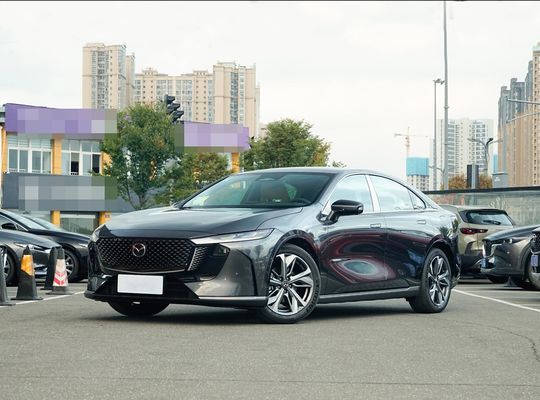 Véhicule électrique spacieux à 5 places avec une autonomie de 1200 km et une puissance de 160 kW