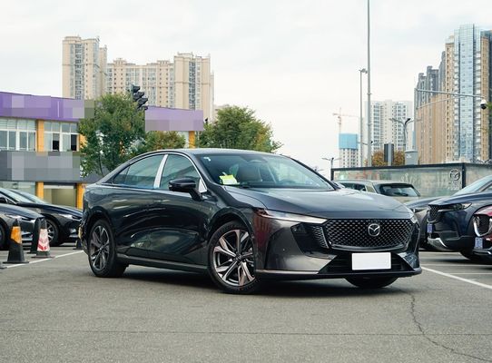 Véhicule électrique spacieux à 5 places avec une autonomie de 1200 km et une puissance de 160 kW