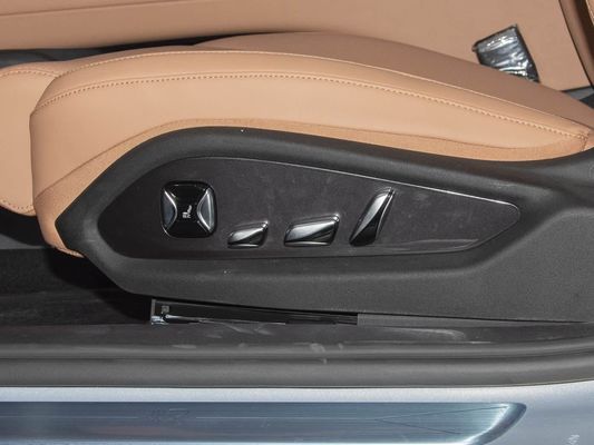 Modèle de véhicule 601km Autonomie de 83,2 kWh Capacité de la batterie AWD Chargement rapide Toit solaire Structure haute tension Confortable pour la famille