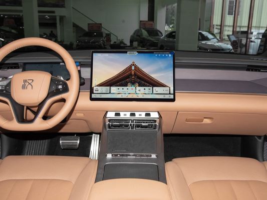 Modèle de véhicule 601km Autonomie de 83,2 kWh Capacité de la batterie AWD Chargement rapide Toit solaire Structure haute tension Confortable pour la famille