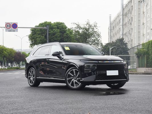2025 Xpeng G9 SUV entièrement électrique 93,1 kWh Capacité de la batterie 423 kW Puissance maximale du moteur 680 km Autonomie longue et recharge rapide avec toit solaire
