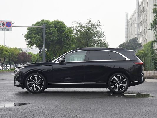 2025 Xpeng G9 SUV entièrement électrique 93,1 kWh Capacité de la batterie 423 kW Puissance maximale du moteur 680 km Autonomie longue et recharge rapide avec toit solaire