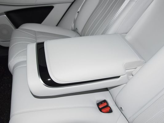 2025 Xpeng G9 SUV entièrement électrique 93,1 kWh Capacité de la batterie 423 kW Puissance maximale du moteur 680 km Autonomie longue et recharge rapide avec toit solaire