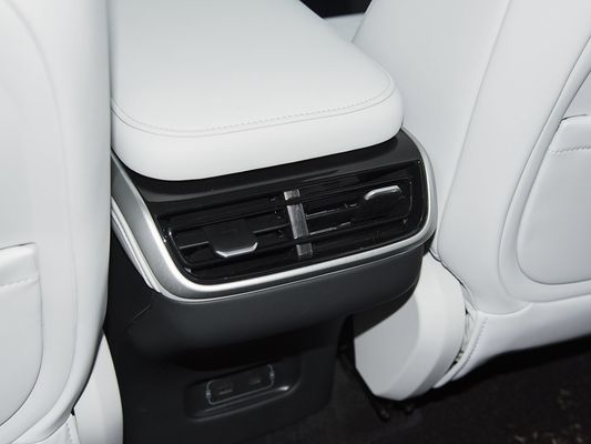 2025 Xpeng G9 SUV entièrement électrique 93,1 kWh Capacité de la batterie 423 kW Puissance maximale du moteur 680 km Autonomie longue et recharge rapide avec toit solaire