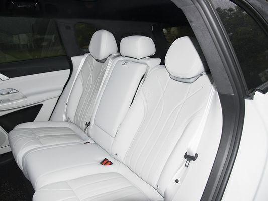 2025 Xpeng G9 SUV entièrement électrique 93,1 kWh Capacité de la batterie 423 kW Puissance maximale du moteur 680 km Autonomie longue et recharge rapide avec toit solaire