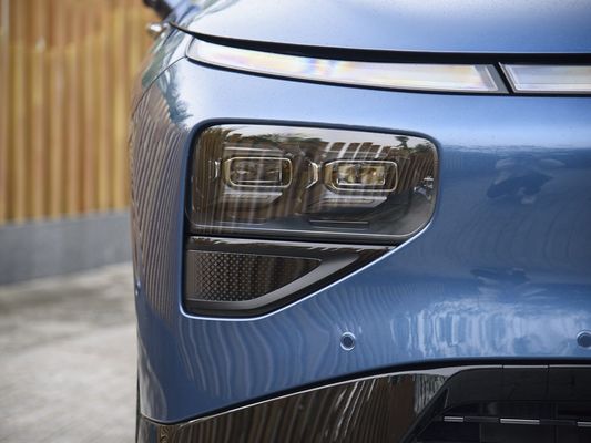 Maximisez votre expérience de conduite avec le Xpeng G9 Véhicule électrique à recharge rapide couple maximal du moteur 695N.m Puissance maximale du moteur 423kW Vitesse maximale 200km/h