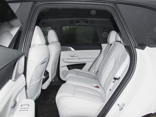 Maximisez votre expérience de conduite avec le Xpeng G9 Véhicule électrique à recharge rapide couple maximal du moteur 695N.m Puissance maximale du moteur 423kW Vitesse maximale 200km/h