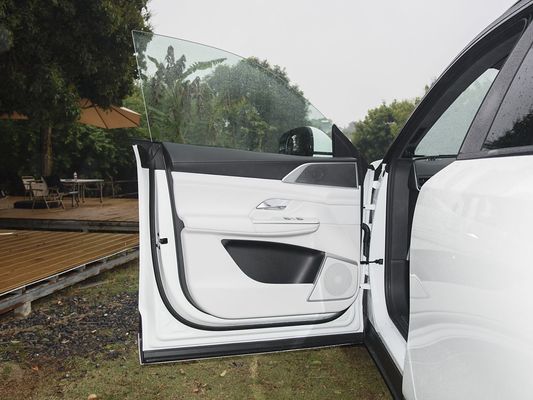 Maximisez votre expérience de conduite avec le Xpeng G9 Véhicule électrique à recharge rapide couple maximal du moteur 695N.m Puissance maximale du moteur 423kW Vitesse maximale 200km/h