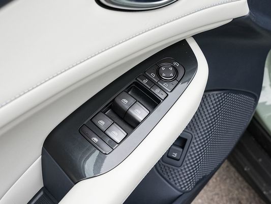 2025 BYD Sceau de véhicule électrique 06GT Temps de charge rapide de 0,33 Hrs et Performance Longue portée 550KM Grande batterie avec toit ensoleillé pour la famille