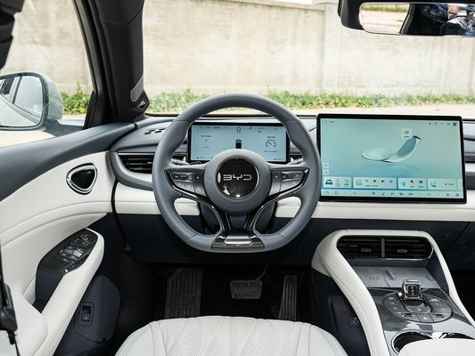 2025 BYD Sceau de véhicule électrique 06GT Temps de charge rapide de 0,33 Hrs et Performance Longue portée 550KM Grande batterie avec toit ensoleillé pour la famille