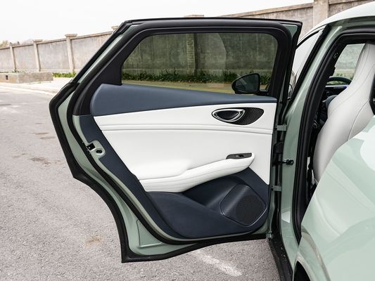 2025 BYD Sceau de véhicule électrique 06GT Temps de charge rapide de 0,33 Hrs et Performance Longue portée 550KM Grande batterie avec toit ensoleillé pour la famille