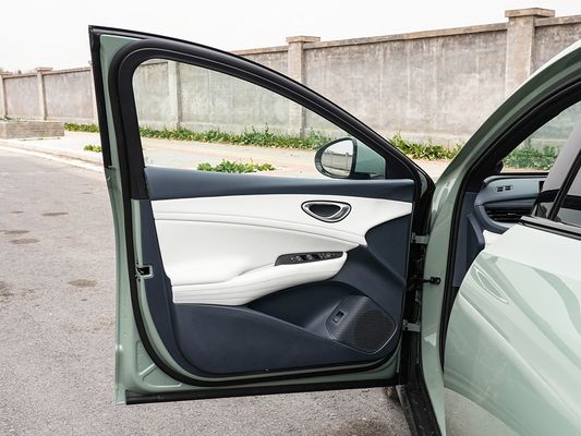2025 BYD Sceau de véhicule électrique 06GT Temps de charge rapide de 0,33 Hrs et Performance Longue portée 550KM Grande batterie avec toit ensoleillé pour la famille