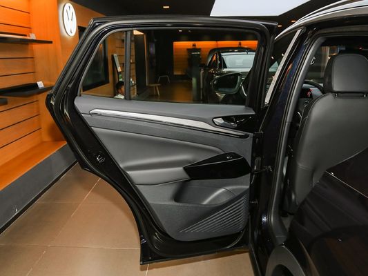 2025 VW Véhicule électrique ID.4 Voiture à recharge rapide Longue portée 601km 80.4kWh Batterie Vente à chaud Nouveau modèle Bonne performance avec toit ensoleillé