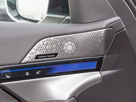 2025 BMW I5 Luxury Electric Cars Bonne performance xDrive Longue portée 651KM Fast Charging EV Nouveau modèle de berline avec toit ensoleillé BMW Série 5